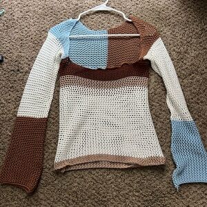 Knit long sleeve top